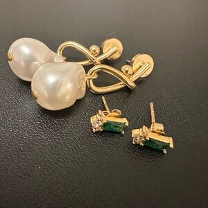 •	Set of two pairs of earrings . Fashion Earring Set – Pearl-Look & Studs